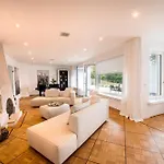 Daire View & Garden *